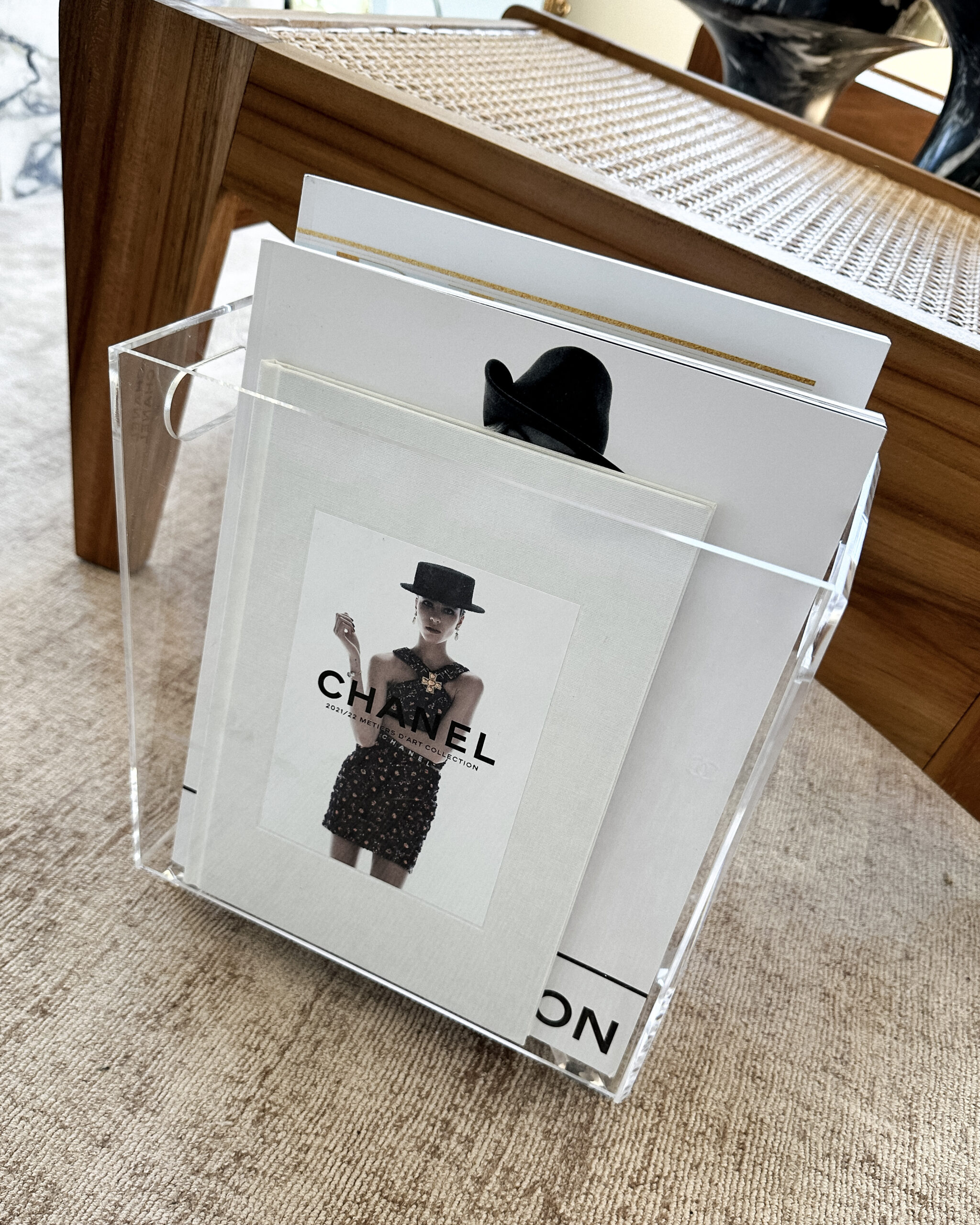Fashion Jackson Amazon Acrylic Magazine Holder