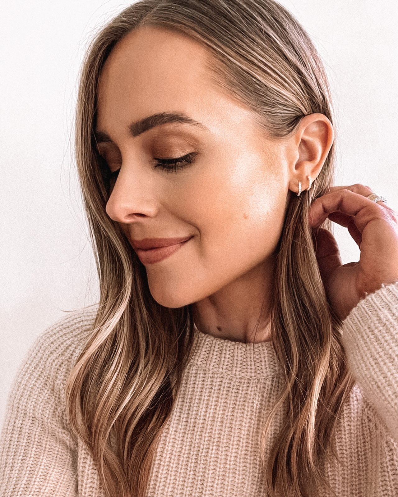 Fashion Jackson Wearing Amazon Fashion Jewelry Gold Diamond Huggie Earrings