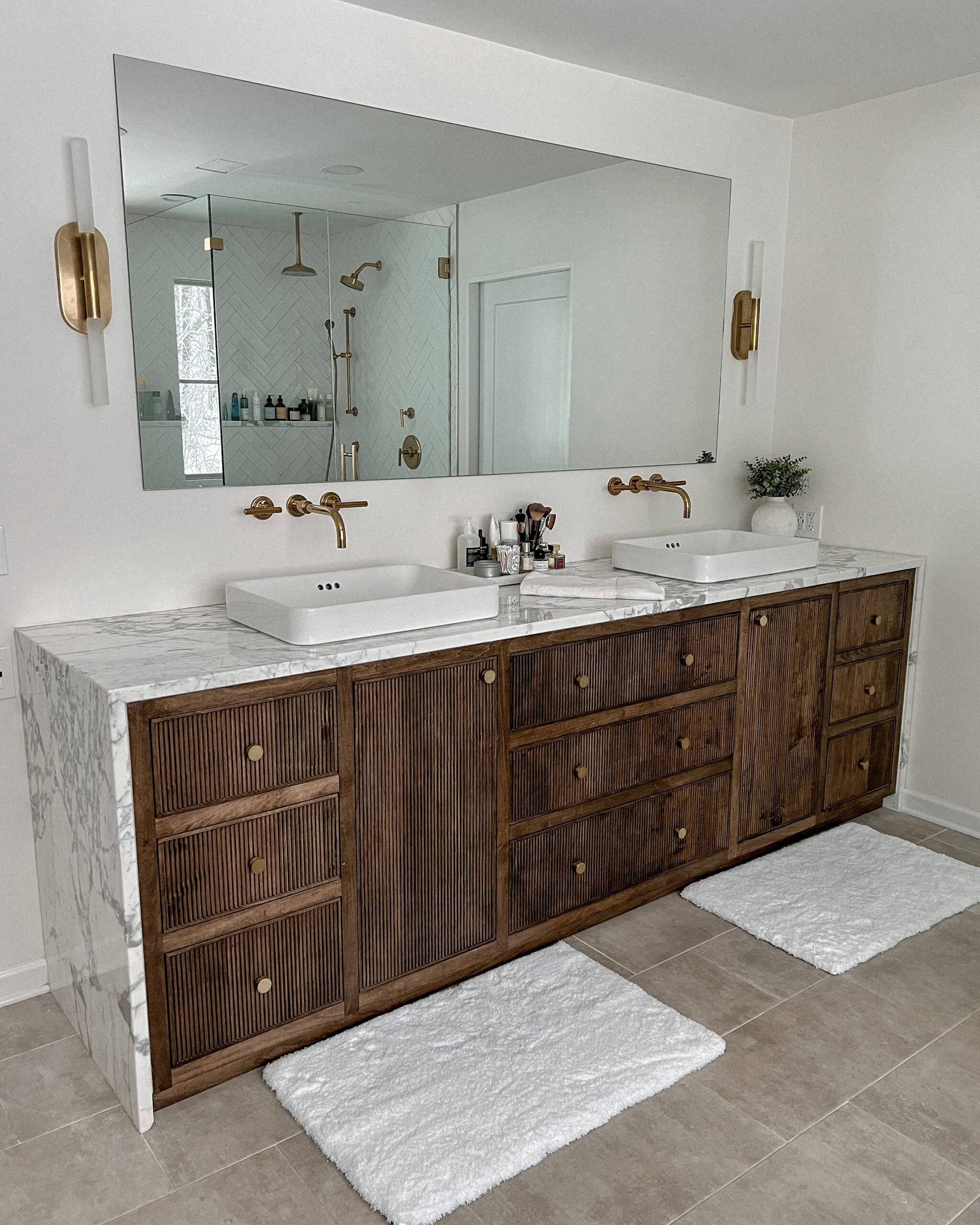 Fashion Jackson transitional bathroom fluted marble vanity kelly wearstler lights